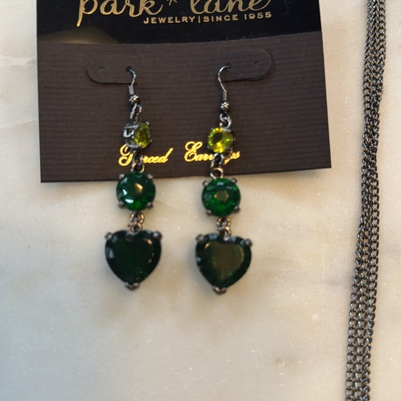 Chunky multi colored greens necklace with earrings. Get your Green for March! - Picture 4 of 8